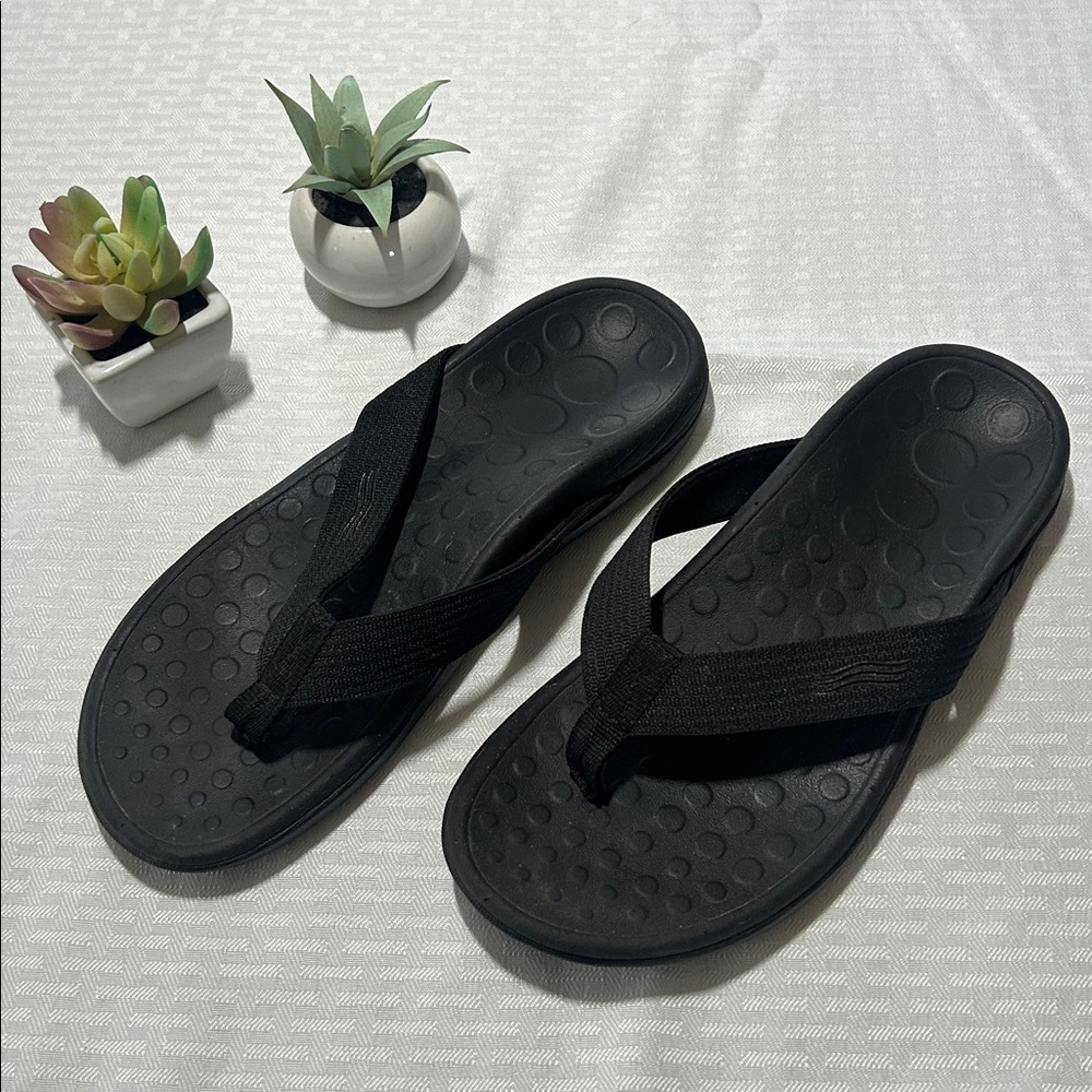 Vionic Wave 44 Black Flip-Flops 7 / 8 - Picture 2 of 15